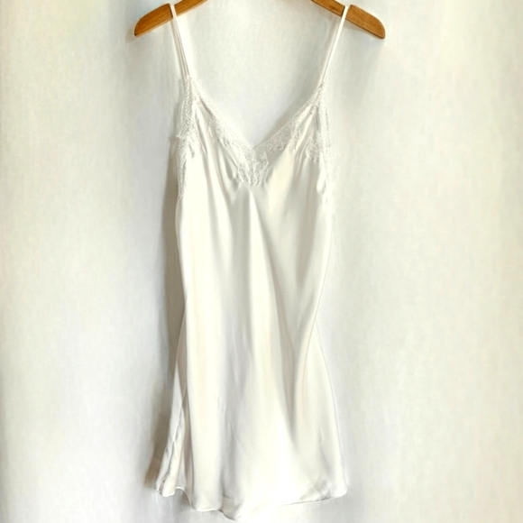 Victoria’s Secret White Floral Lace Slip Dress - Picture 7 of 16